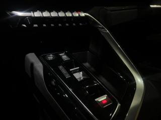 PEUGEOT 5008 usata, con Touch screen