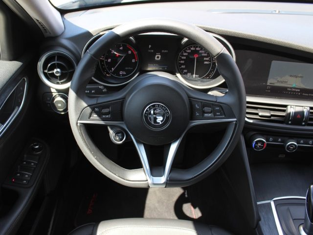 ALFA ROMEO Giulia usata, con Volante in pelle