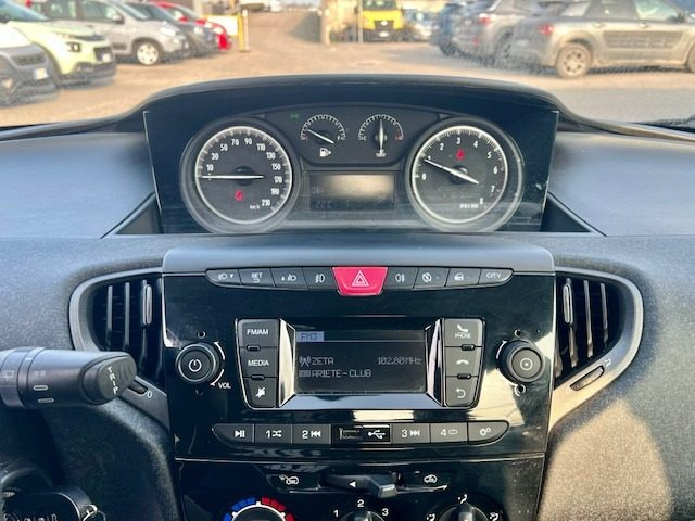 LANCIA Ypsilon usata, con Autoradio digitale