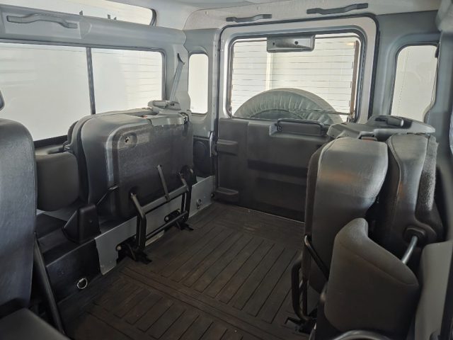 LAND ROVER Defender usata 24