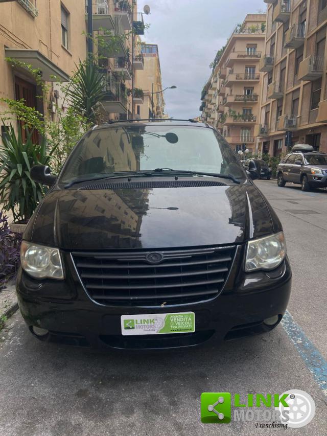 CHRYSLER Voyager usata, con Airbag