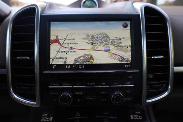 PORSCHE Cayenne usata, con Specchietti laterali elettrici