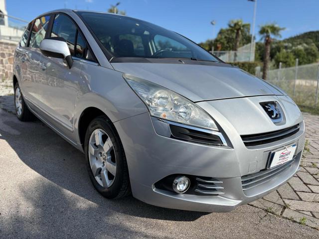 PEUGEOT 5008 usata, con Airbag