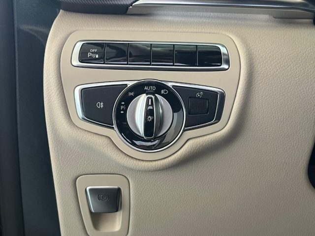 MERCEDES-BENZ V 220 usata, con Specchietti laterali elettrici