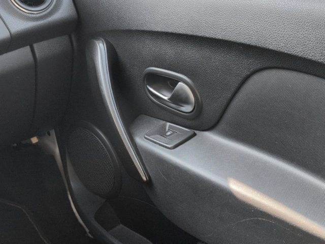 DACIA Sandero usata, con Specchietti laterali elettrici