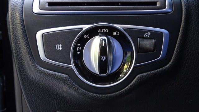 MERCEDES-BENZ C 220 usata 83