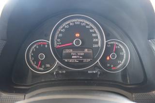 VOLKSWAGEN up! usata, con Autoradio digitale