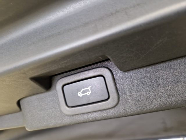 LAND ROVER Discovery usata, con Controllo elettronico della corsia