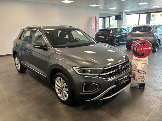 VOLKSWAGEN T-Roc usata, con Leve al volante