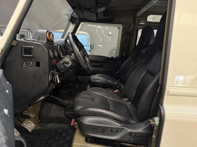LAND ROVER Defender usata 6