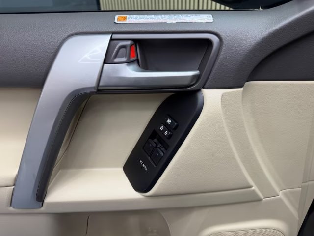 TOYOTA Land Cruiser usata, con Regolazione elettrica sedili