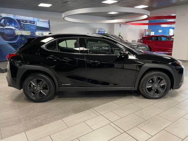 LEXUS UX 250h usata, con Lettore CD