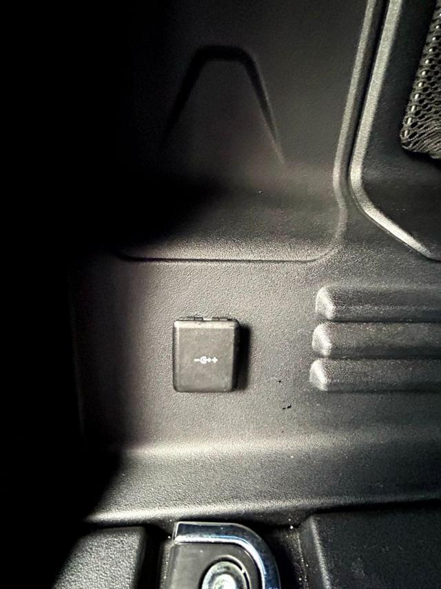 LAND ROVER Defender usata, con Sistema di chiamata d