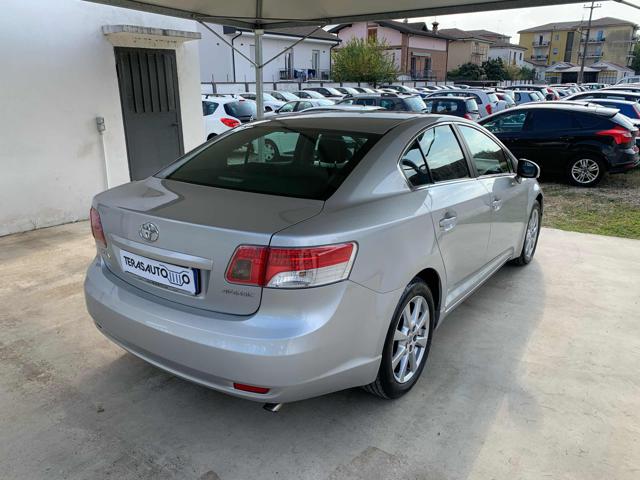 TOYOTA Avensis usata, con Autoradio