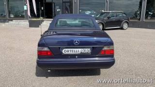 MERCEDES-BENZ E 200 usata, con Servosterzo