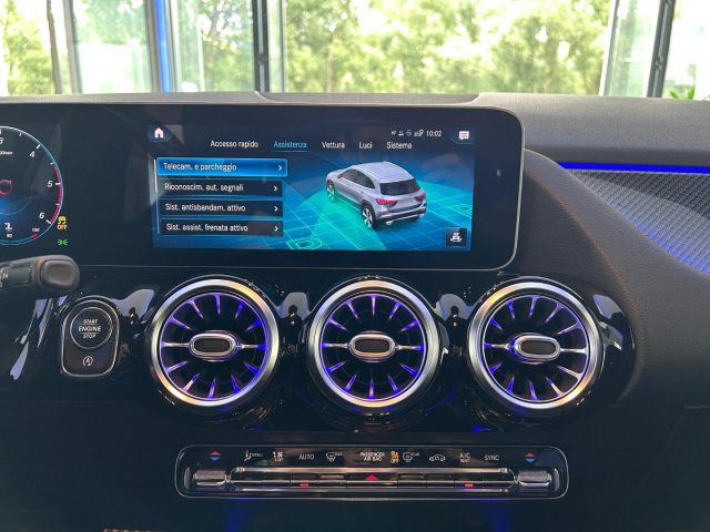 MERCEDES-BENZ GLA 200 usata, con Fari LED