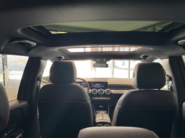 MERCEDES-BENZ GLB 200 usata, con Sistema di navigazione