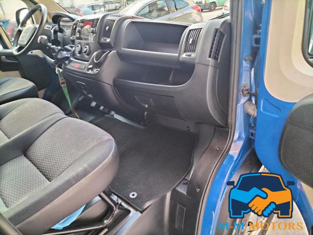 PEUGEOT Boxer usata, con USB