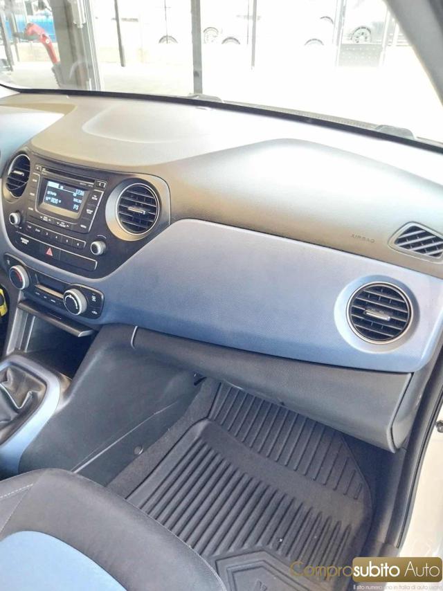 HYUNDAI i10 usata, con Sedile posteriore sdoppiato