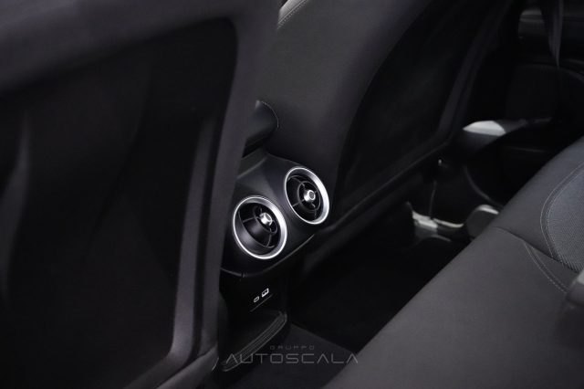 ALFA ROMEO Stelvio usata, con Autoradio digitale