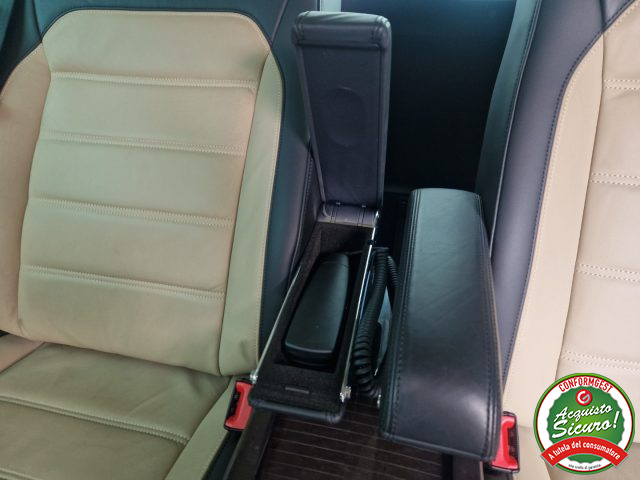 VOLKSWAGEN Caravelle usata, con Interni in pelle