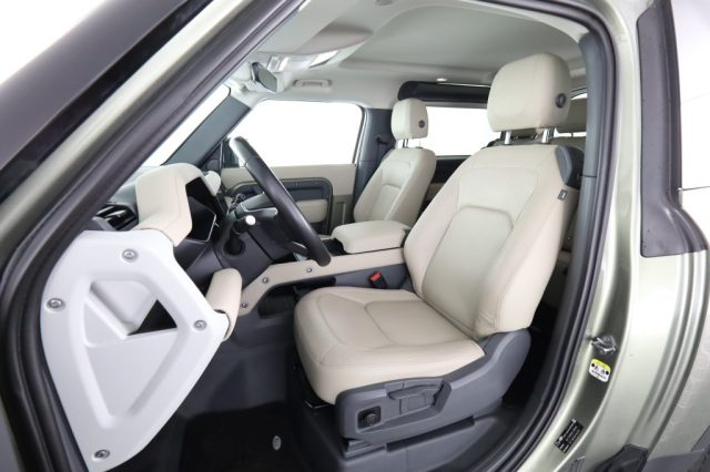 LAND ROVER Defender usata 8