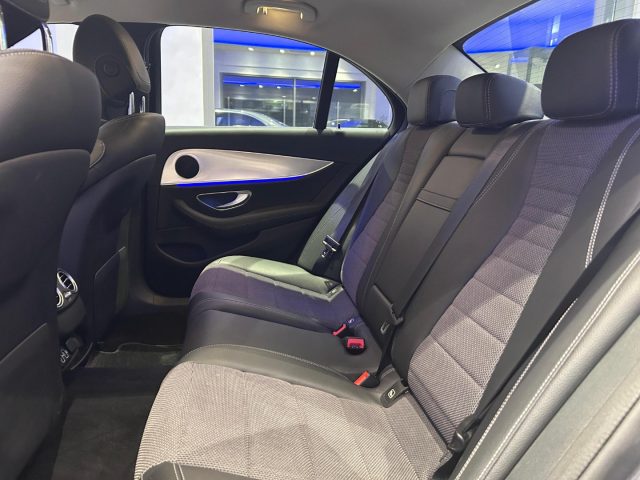 MERCEDES-BENZ E 220 usata, con Sedile posteriore sdoppiato