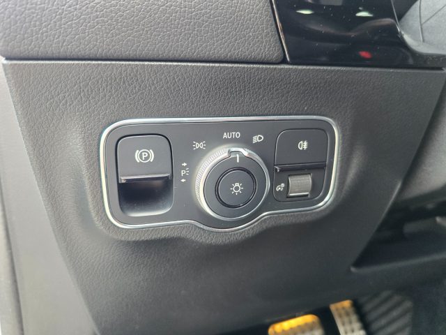 MERCEDES-BENZ GLA 200 usata, con Sedile passeggero ribaltabile