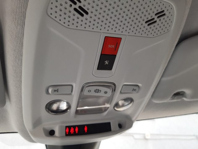 PEUGEOT 208 usata, con USB