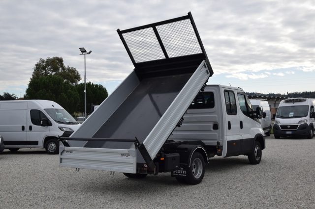 IVECO Daily usata, con Sensori di parcheggio posteriori