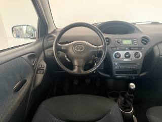 TOYOTA Yaris usata 8