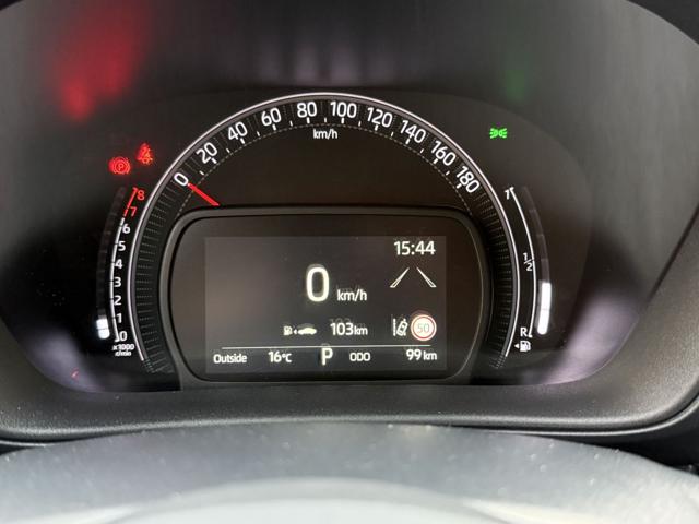 TOYOTA Aygo X usata, con USB