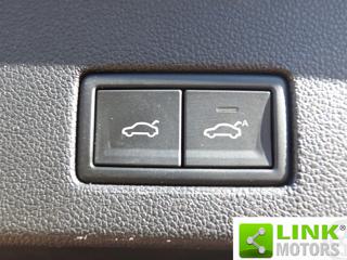 VOLKSWAGEN Touareg usata, con USB