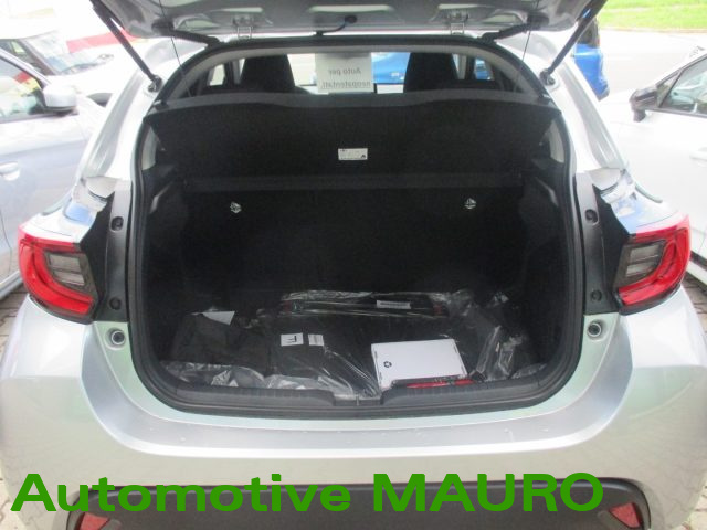 TOYOTA Yaris usata, con Fari LED