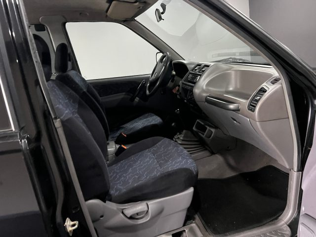 NISSAN Terrano II usata, con MP3