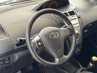 TOYOTA Yaris usata, con Airbag testa