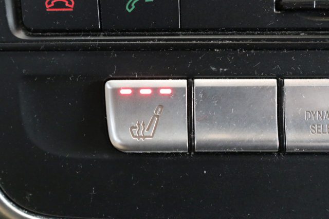 MERCEDES-BENZ A 180 usata, con Specchietti laterali elettrici