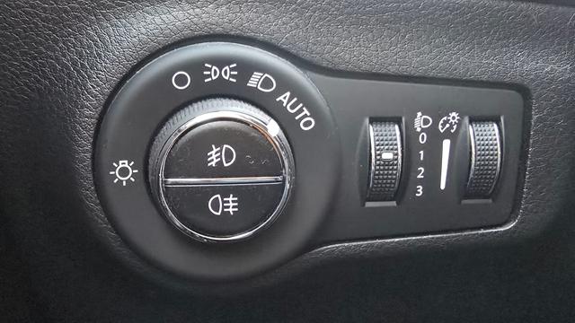 JEEP Compass usata, con Volante in pelle