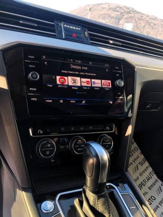 VOLKSWAGEN Passat Variant usata, con Fari LED