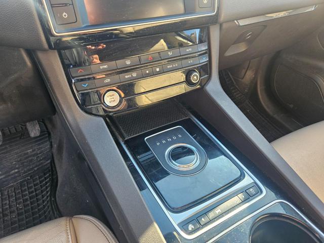 JAGUAR F-Pace usata, con Fari Xenon