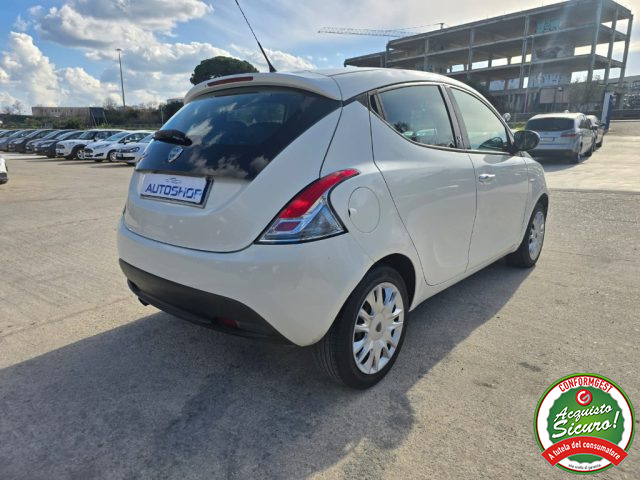 LANCIA Ypsilon usata, con Autoradio