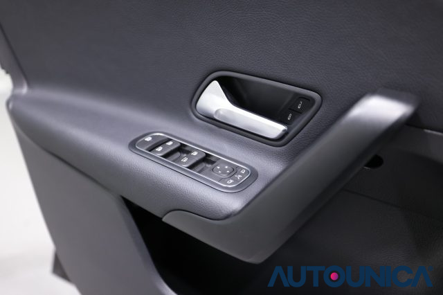 MERCEDES-BENZ A 180 usata, con Sensori di parcheggio posteriori