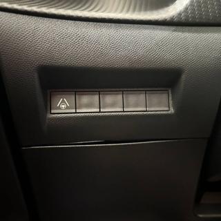 PEUGEOT 2008 usata, con Autoradio digitale