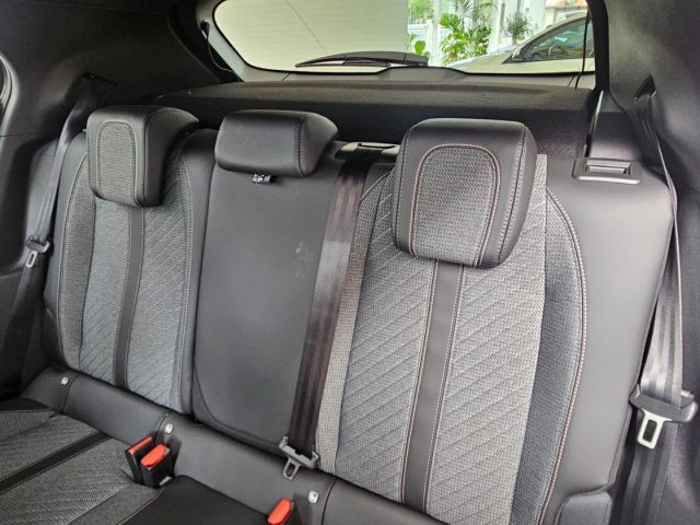 PEUGEOT 2008 usata, con Volante multifunzione