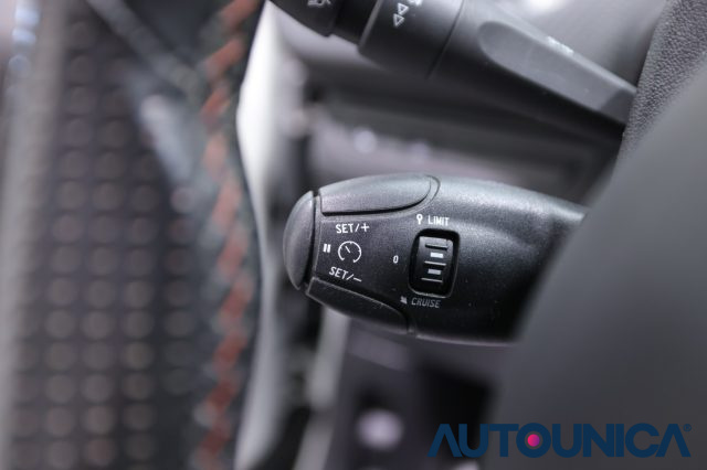 PEUGEOT 2008 usata, con Sedile posteriore sdoppiato