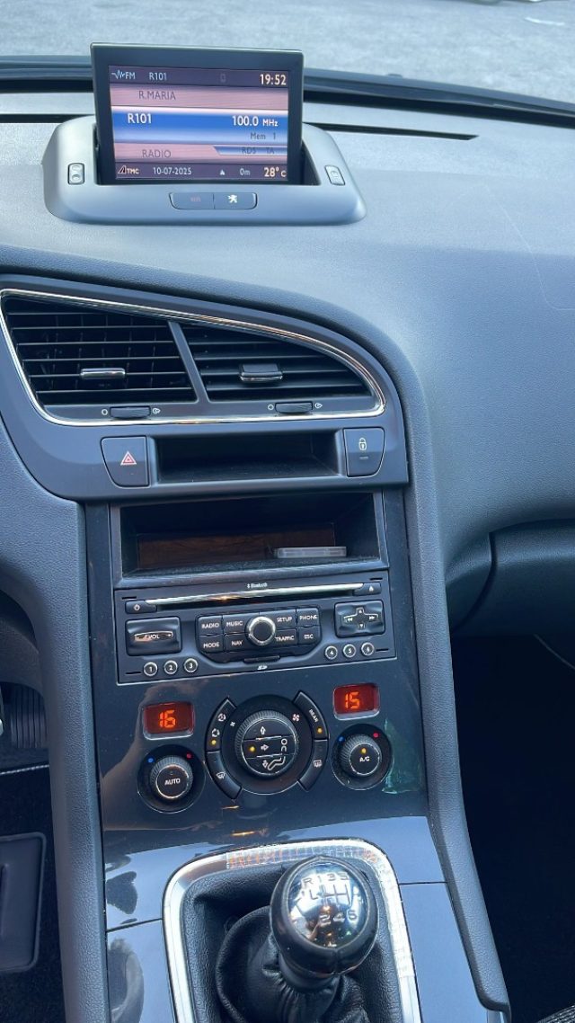 PEUGEOT 5008 usata, con Sensore di luce