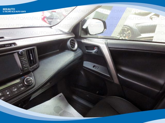TOYOTA RAV 4 usata, con Controllo automatico clima