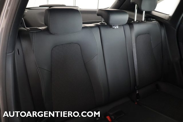 MERCEDES-BENZ GLA 200 usata, con Leve al volante