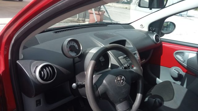 TOYOTA Aygo usata 11