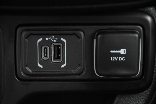 JEEP Renegade usata, con USB